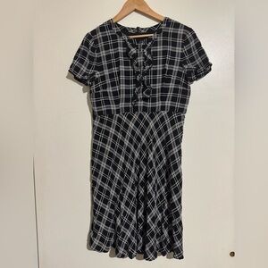 Slate & Willow Black and White Midi Dress Size 10 button front zip back